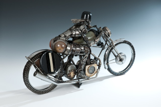 Illustration for article titled These Sculptures Turn Car Parts Into An Entire Animal Kingdom